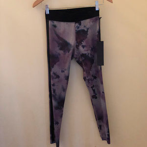 **NEW Noli Print Leggings with tags